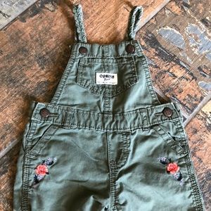 OshKosh B’gosh girls overalls🌺 (9months)